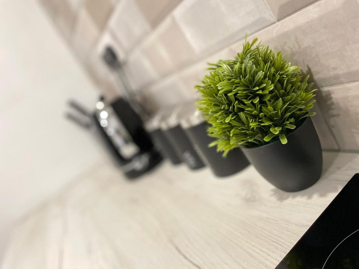 Luxurious 2 Bed Apartment In Heart Of Burnley With Private Parking المظهر الخارجي الصورة