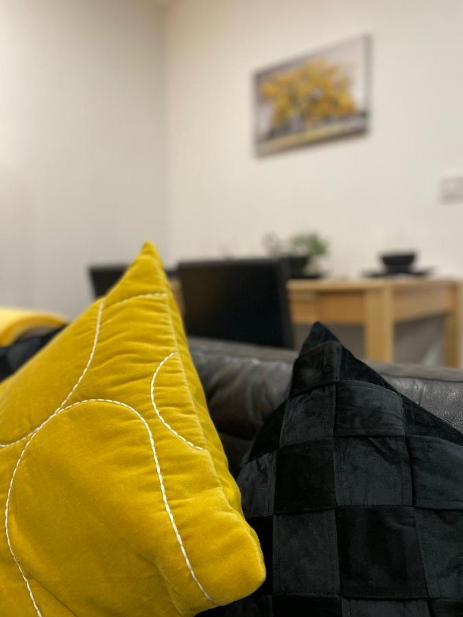 Luxurious 2 Bed Apartment In Heart Of Burnley With Private Parking المظهر الخارجي الصورة