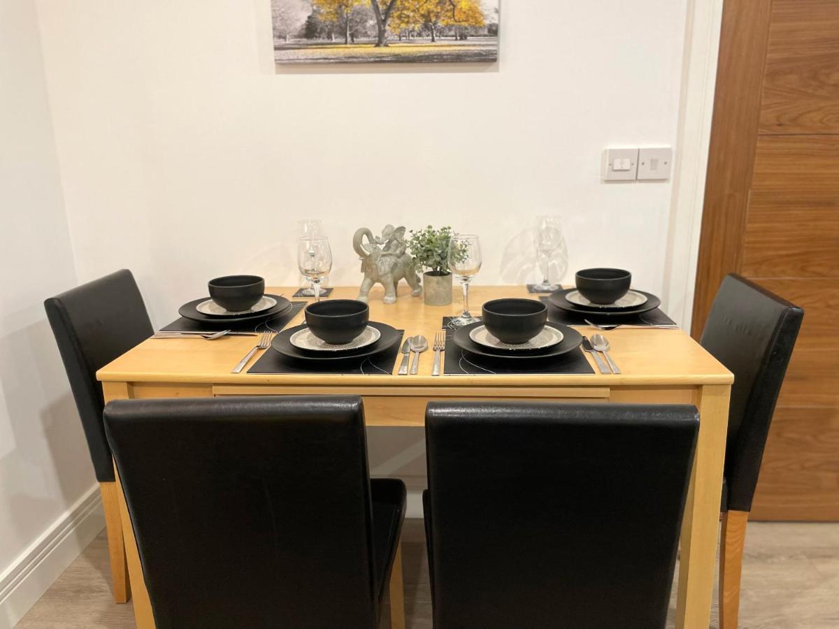 Luxurious 2 Bed Apartment In Heart Of Burnley With Private Parking المظهر الخارجي الصورة